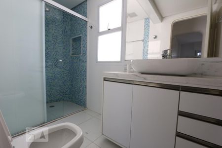 banheiro de apartamento à venda com 3 quartos, 244m² em Vila Suzana, São Paulo