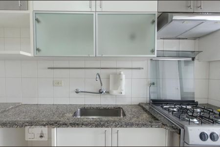 Cozinha de apartamento para alugar com 2 quartos, 90m² em Santa Teresinha, São Paulo