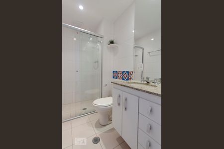 Banheiro de apartamento para alugar com 2 quartos, 90m² em Santa Teresinha, São Paulo