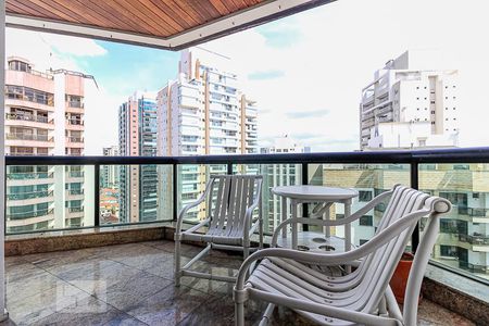 Apartamento à venda com 160m², 3 quartos e 2 vagasVaranda