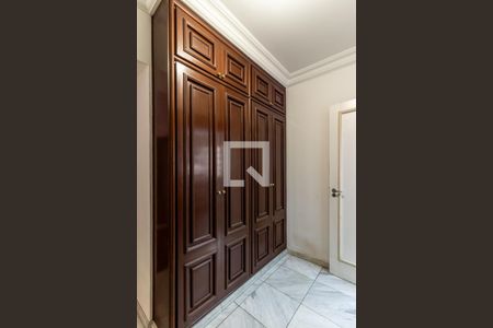 Apartamento para alugar com 280m², 2 quartos e 1 vagaCorredor - Armário