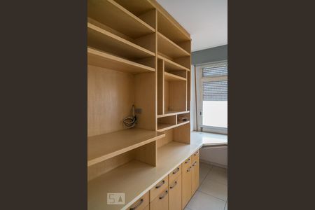 Apartamento para alugar com 33m², 1 quarto e sem vagaArmário