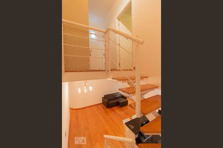 Apartamento à venda com 100m², 2 quartos e 2 vagas Apartamento à venda com 100m², 2 quartos e 2 vagasEscada