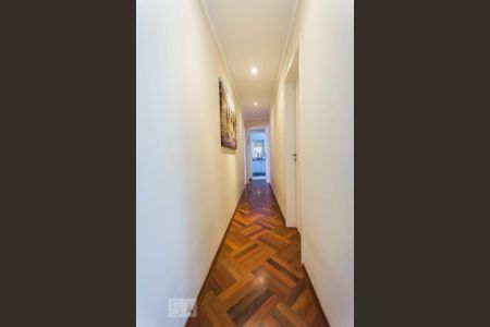 Corredor de apartamento à venda com 3 quartos, 150m² em Vila Pompéia, São Paulo
