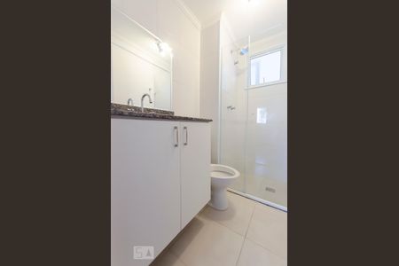 Banheiro de apartamento para alugar com 3 quartos, 70m² em Vila Suzana, São Paulo