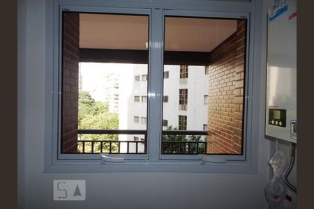 Janela da área de serviço de apartamento para alugar com 1 quarto, 41m² em Centro, São Paulo