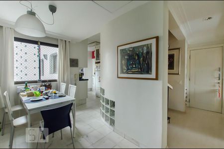 Apartamento para alugar com 367m², 4 quartos e 3 vagas Apartamento para alugar com 367m², 4 quartos e 3 vagasSala de jantar