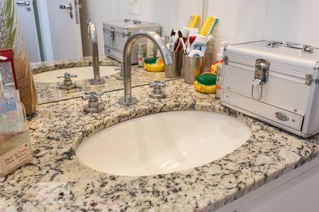 Apartamento à venda com 85m², 2 quartos e 2 vagasBanheiro da suíte