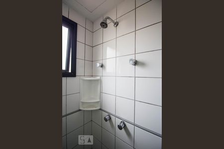 Banheiro suíte detalhe de apartamento para alugar com 1 quarto, 48m² em Pinheiros, São Paulo