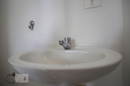 Lavabo detalhe de apartamento para alugar com 1 quarto, 48m² em Pinheiros, São Paulo