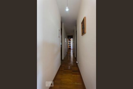 Corredor de apartamento para alugar com 3 quartos, 107m² em Sumaré, São Paulo