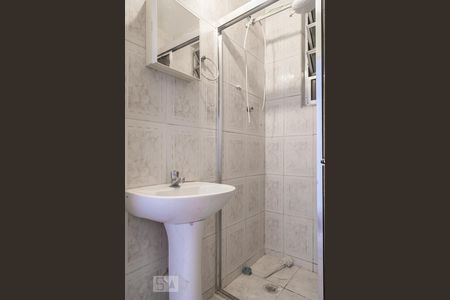 Banheiro de kitnet/studio para alugar com 1 quarto, 33m² em Centro, São Paulo