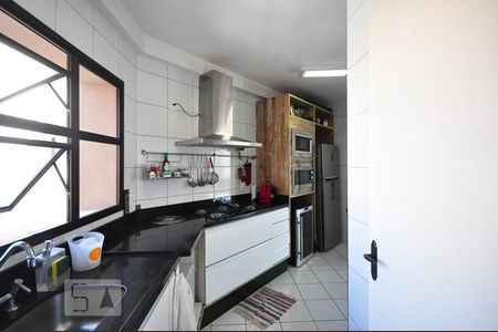 Apartamento para alugar com 155m², 4 quartos e 4 vagascozinha