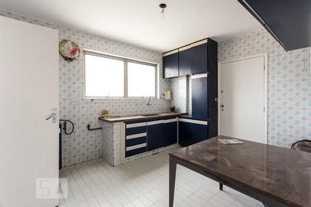 Apartamento à venda com 150m², 3 quartos e 2 vagasCozinha