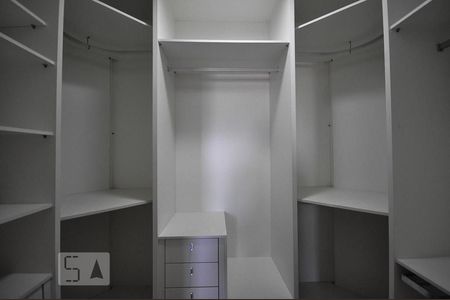 Apartamento à venda com 211m², 3 quartos e 4 vagascloset