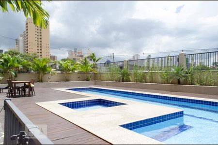 Apartamento à venda com 98m², 2 quartos e 2 vagasDependências do prédio - piscina