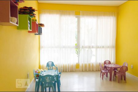 Apartamento à venda com 98m², 2 quartos e 2 vagasDependências do prédio - brinquedoteca