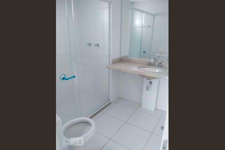 Banheiro de apartamento para alugar com 2 quartos, 66m² em Parque Industrial Tomas Edson, São Paulo