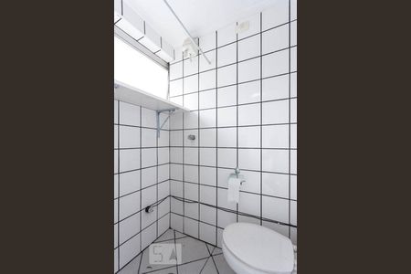 Banheiro de serviço de apartamento para alugar com 2 quartos, 85m² em Santo Amaro, São Paulo