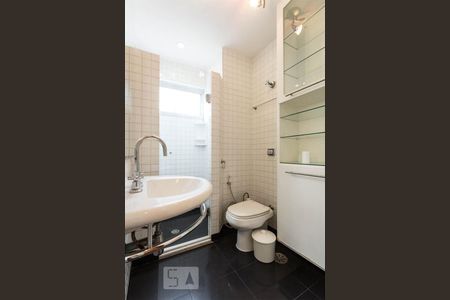 Apartamento à venda com 100m², 3 quartos e 1 vaga Apartamento à venda com 100m², 3 quartos e 1 vagaBanheiro da suíte
