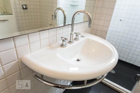 Apartamento à venda com 100m², 3 quartos e 1 vaga Apartamento à venda com 100m², 3 quartos e 1 vagaBanheiro da suíte
