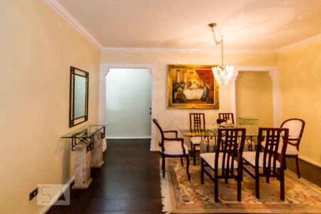 Apartamento para alugar com 138m², 3 quartos e 1 vaga Apartamento para alugar com 138m², 3 quartos e 1 vagaSala