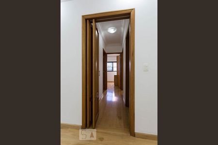 Corredor de apartamento para alugar com 3 quartos, 78m² em Vila Congonhas, São Paulo