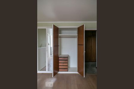 Apartamento para alugar com 260m², 2 quartos e 2 vagas Apartamento para alugar com 260m², 2 quartos e 2 vagasArmário