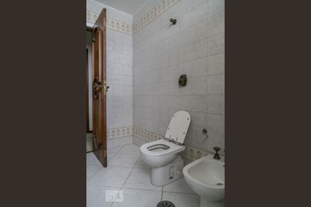 Apartamento para alugar com 260m², 2 quartos e 2 vagas Apartamento para alugar com 260m², 2 quartos e 2 vagasBanheiro da suite