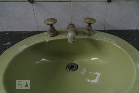 Apartamento para alugar com 260m², 2 quartos e 2 vagas Apartamento para alugar com 260m², 2 quartos e 2 vagasBanheiro da suite