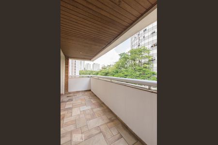 Apartamento à venda com 170m², 3 quartos e 3 vagas Apartamento à venda com 170m², 3 quartos e 3 vagasVaranda