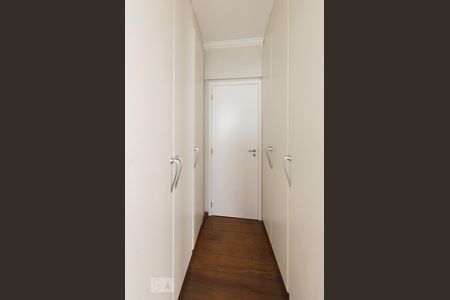 Apartamento à venda com 170m², 3 quartos e 3 vagas Apartamento à venda com 170m², 3 quartos e 3 vagasDetalhe da suíte 3