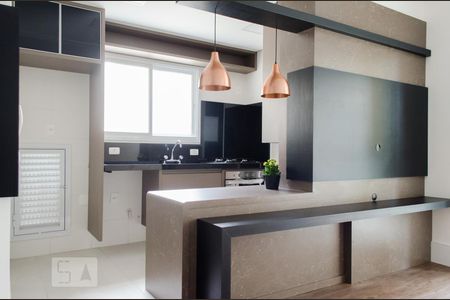 Cozinha de apartamento para alugar com 1 quarto, 52m² em Cambuí, Campinas