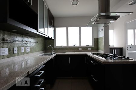 Apartamento à venda com 245m², 4 quartos e 4 vagascozinha