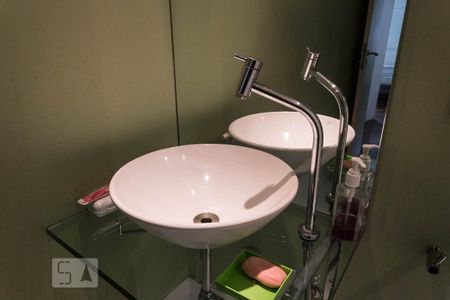 Banheiro de apartamento para alugar com 2 quartos, 97m² em Moema, São Paulo