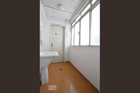 Apartamento à venda com 75m², 2 quartos e 1 vaga Apartamento à venda com 75m², 2 quartos e 1 vagaLavanderia