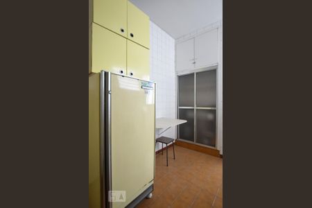 Apartamento à venda com 75m², 2 quartos e 1 vaga Apartamento à venda com 75m², 2 quartos e 1 vagaCozinha (Armários e geladeira)