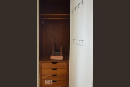 Quarto 1 (Armários) de apartamento à venda com 2 quartos, 75m² em Vila Mariana, São Paulo
