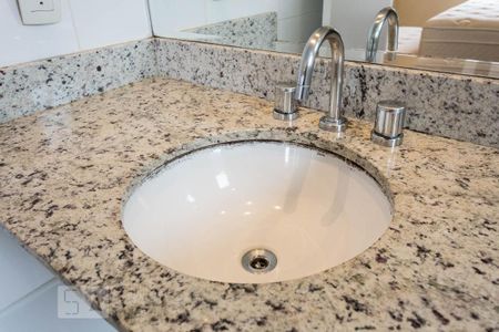 Apartamento à venda com 111m², 2 quartos e 2 vagas Apartamento à venda com 111m², 2 quartos e 2 vagasBanheiro da suíte