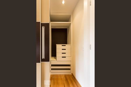 Apartamento à venda com 111m², 2 quartos e 2 vagas Apartamento à venda com 111m², 2 quartos e 2 vagasCloset