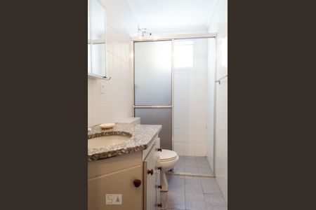 Banheiro de apartamento à venda com 1 quarto, 47m² em Centro, Campinas