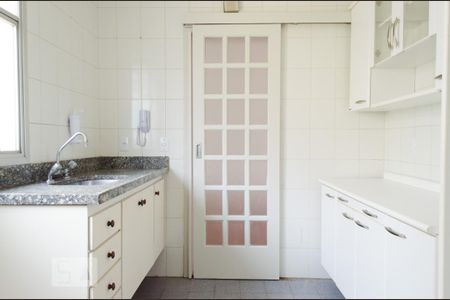 Cozinha de apartamento à venda com 1 quarto, 47m² em Centro, Campinas