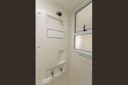 Detalhe do banheiro de apartamento à venda com 3 quartos, 68m² em Jardim Tupanci, Barueri