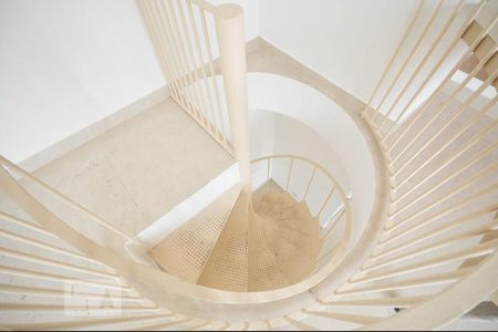 Apartamento para alugar com 140m², 2 quartos e 2 vagasescada