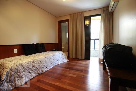 Apartamento à venda com 300m², 4 quartos e 4 vagasSuíte 2