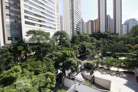 Apartamento à venda com 300m², 4 quartos e 4 vagasVista da suíte 2