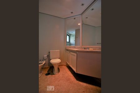 Apartamento à venda com 300m², 4 quartos e 4 vagasBanheiro da suíte 2