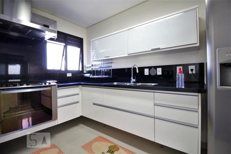 Apartamento à venda com 300m², 4 quartos e 4 vagasCozinha