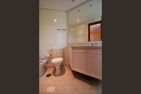 Apartamento à venda com 300m², 4 quartos e 4 vagasBanheiro da suíte 1