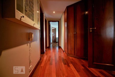 Apartamento à venda com 300m², 4 quartos e 4 vagasCorredor